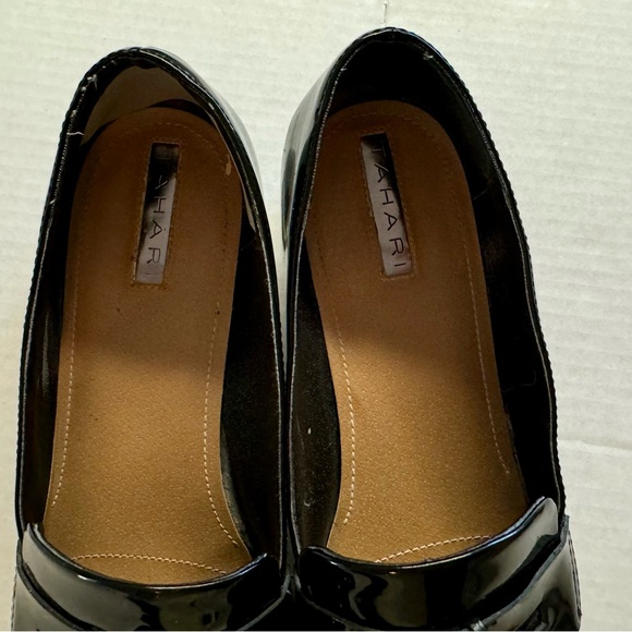 Tahari Looker Loafer- Black classic patent leather loafer with tassle.Size 10.5 - Picture 7 of 8
